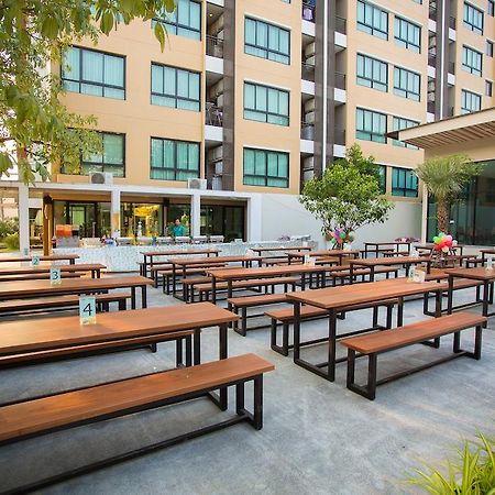 Alisha Court Hotel & Residence Bangkok Bagian luar foto