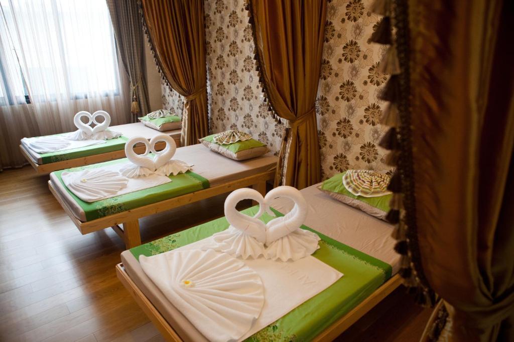 Alisha Court Hotel & Residence Bangkok Bagian luar foto