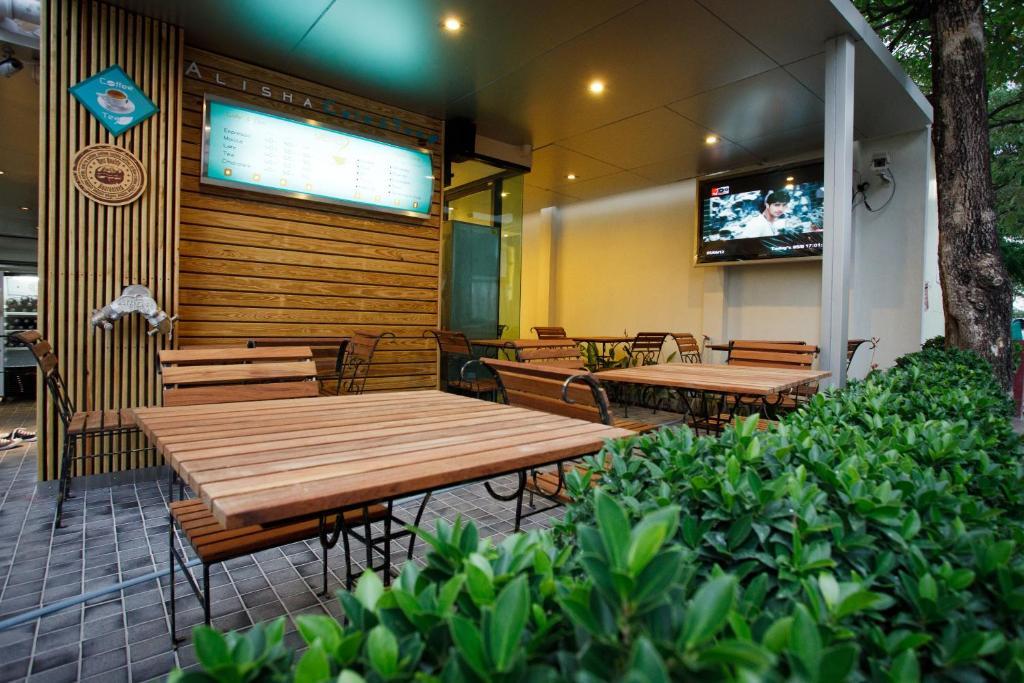 Alisha Court Hotel & Residence Bangkok Bagian luar foto