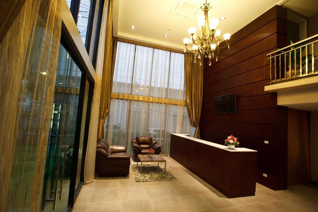 Alisha Court Hotel & Residence Bangkok Bagian luar foto