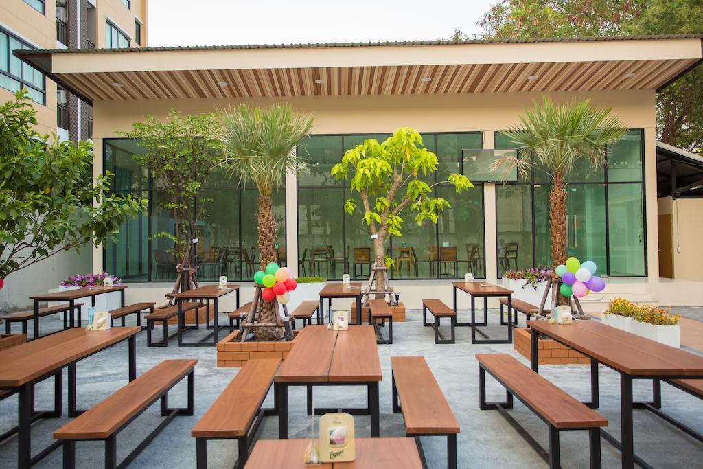 Alisha Court Hotel & Residence Bangkok Bagian luar foto