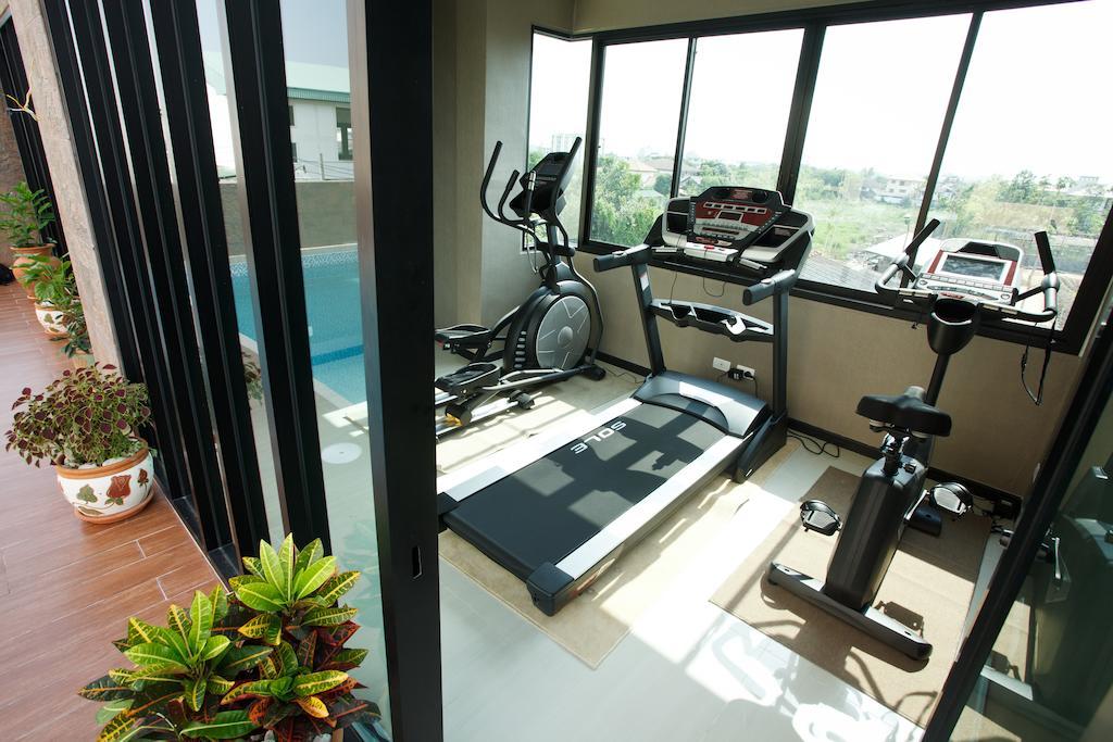 Alisha Court Hotel & Residence Bangkok Bagian luar foto
